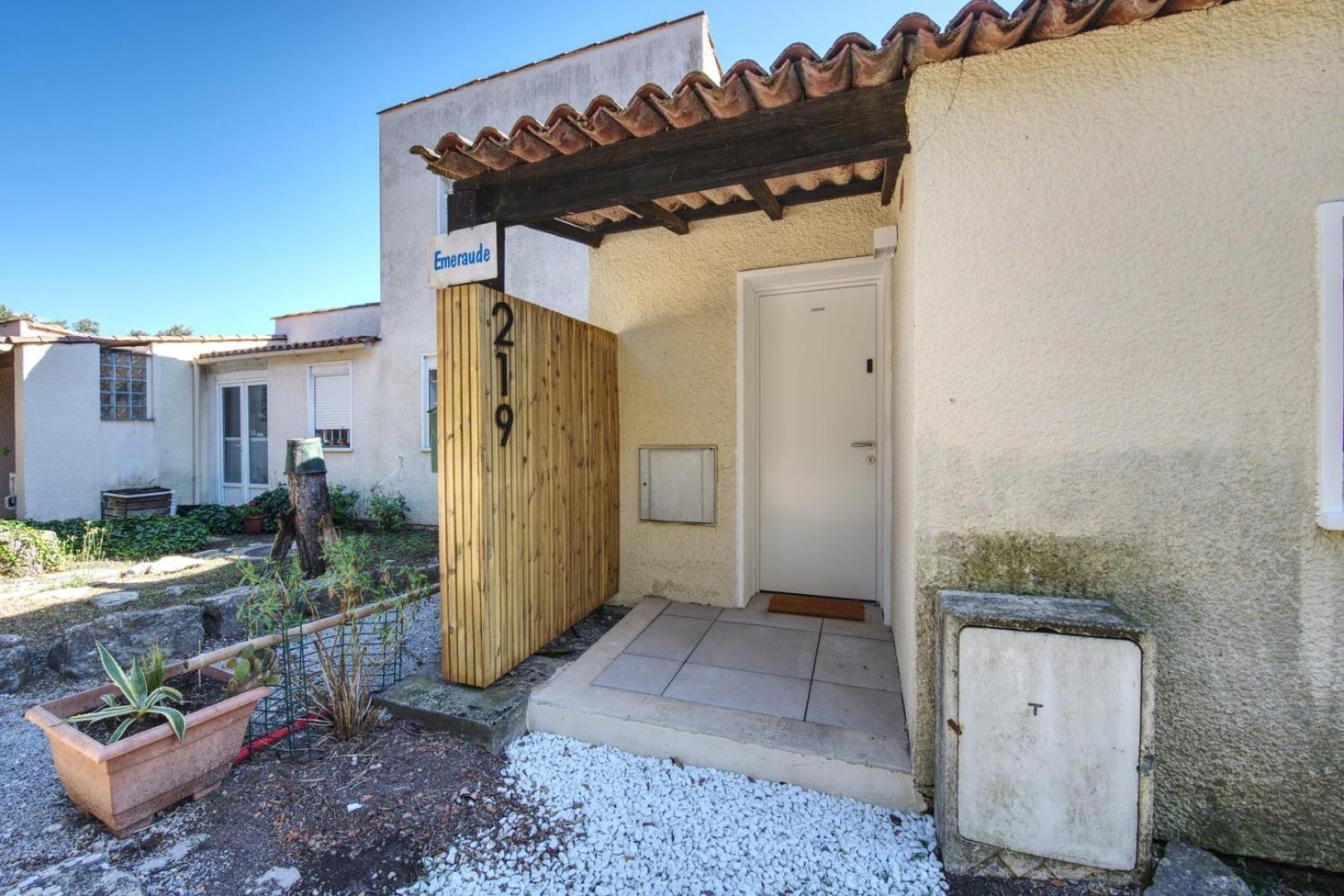 Emeraude ~ Jardin ~ Parking ~ Climatisation * Nimes